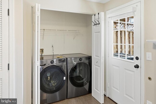 Building Photo - 12831 Silvia Loop