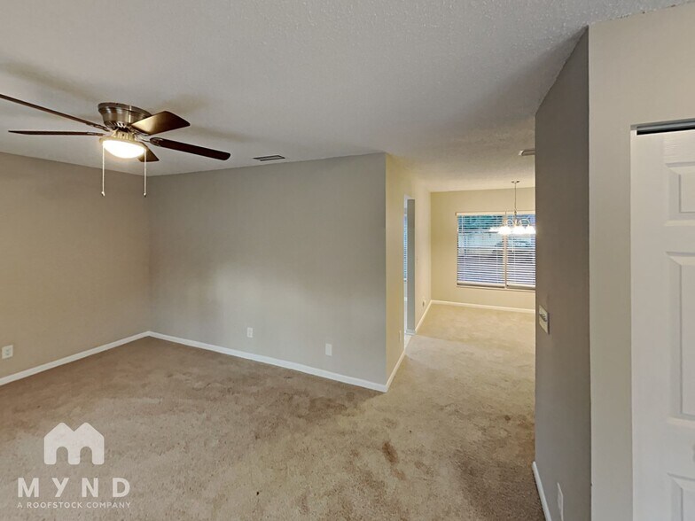 Building Photo - 632 Ephrata Dr