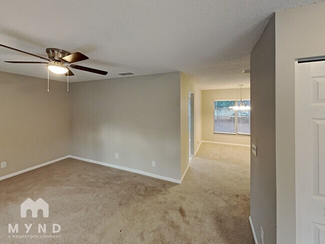 Building Photo - 632 Ephrata Dr