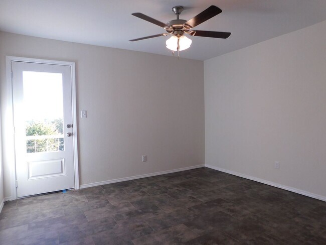 Building Photo - 621 Poplar St