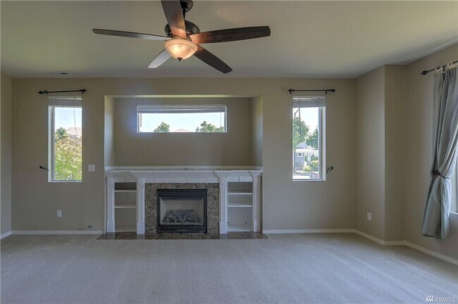Building Photo - Large Lacey Four Bedroom, Corner Lot, Newl...