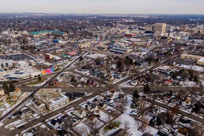 Building Photo - 217 S Badger Ave