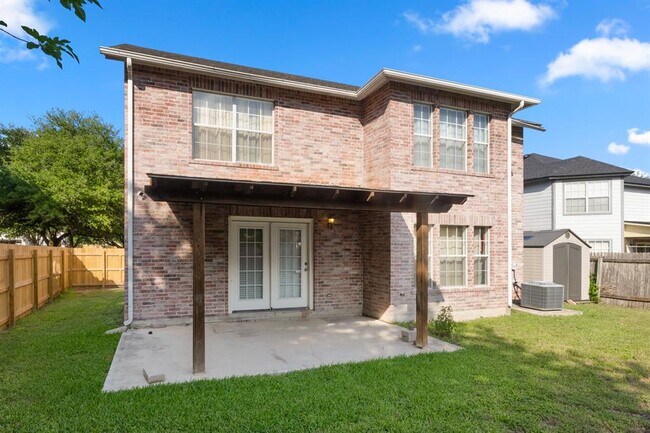 Building Photo - 300 Emerald Fields Ln