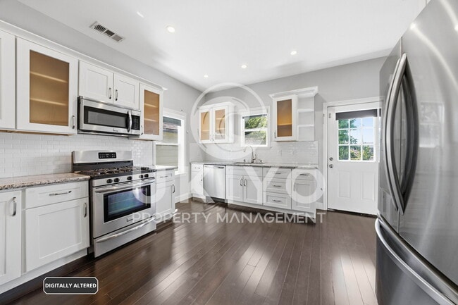 Building Photo - 1123 30th St