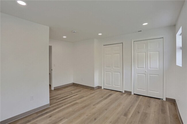 Building Photo - 153 Kathleen Dr