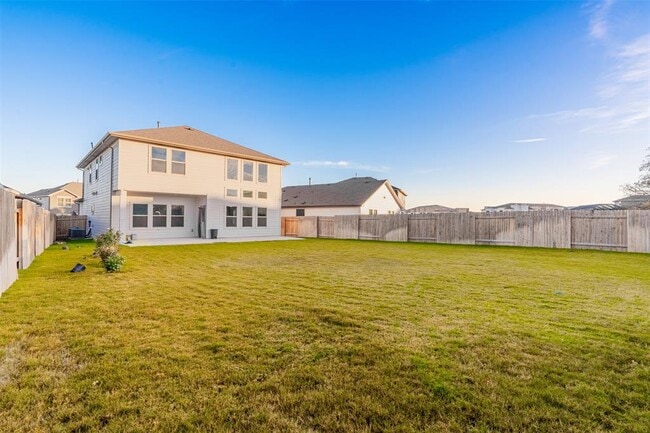 Building Photo - 204 Greenway Dr