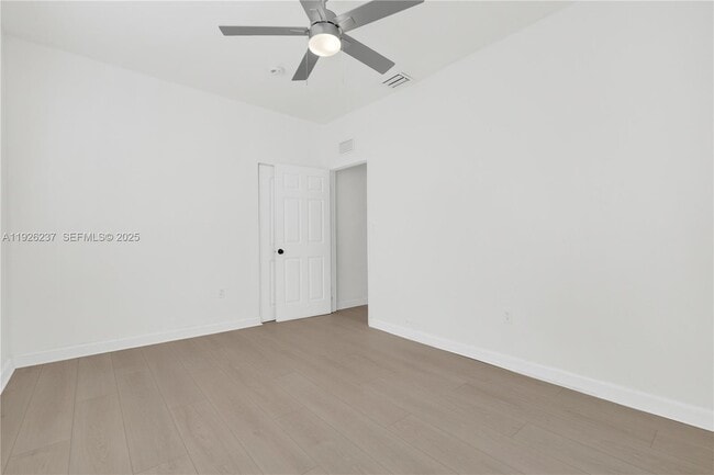 Building Photo - 963 SW 6th St