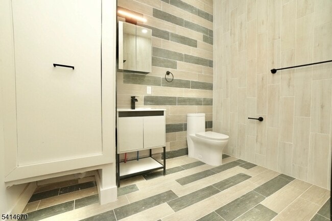 Building Photo - 536 Central Ave