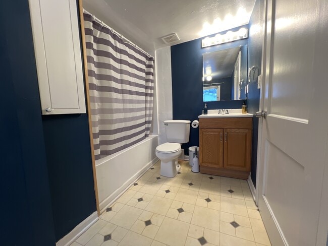 Building Photo - 353 Prospect Ave