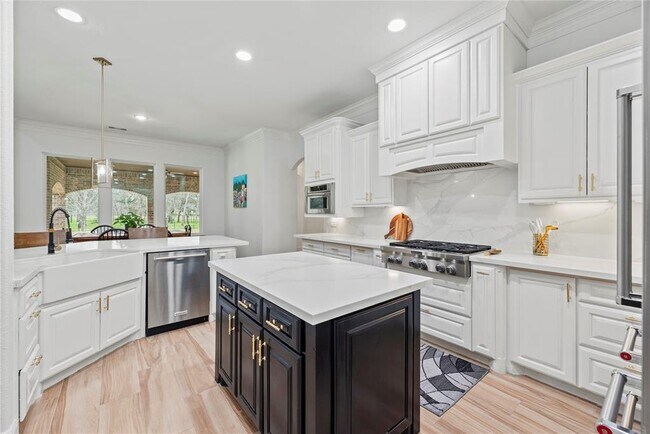 Building Photo - 32711 Wales Cir