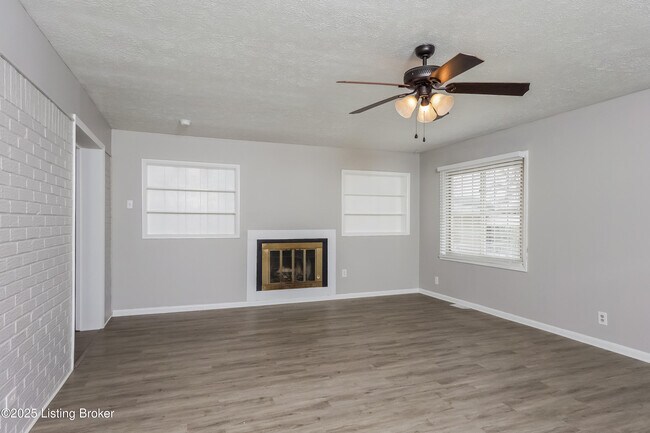 Building Photo - 7706 Poinsettia Dr