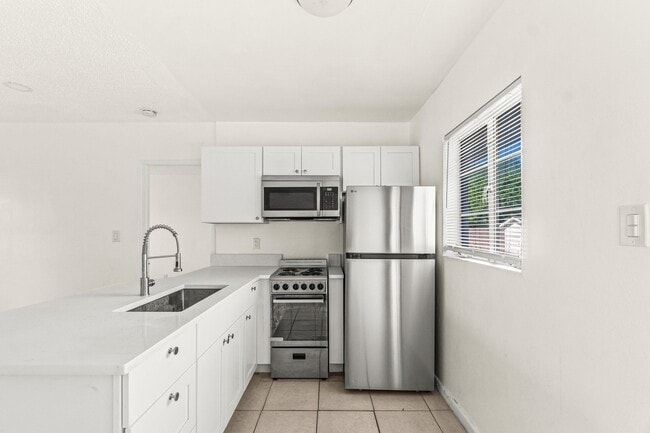 Building Photo - 211 Sunrise Ave