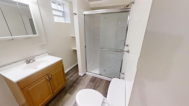 Building Photo - 900 Woodlawn Ave