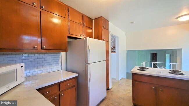 Building Photo - 6405 Middleburg Ln