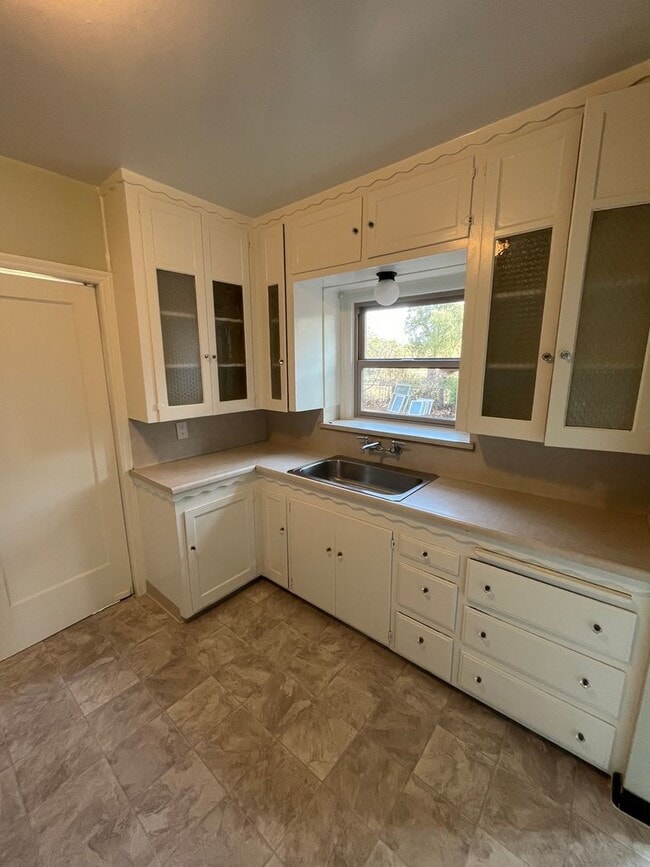 Building Photo - Charming 3 Bedroom 1.5 Bath Rural Tudor Revival Home