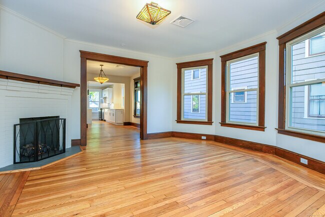 Building Photo - 27 Hubinger St