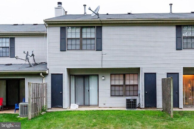 Building Photo - 2 Stout Ct