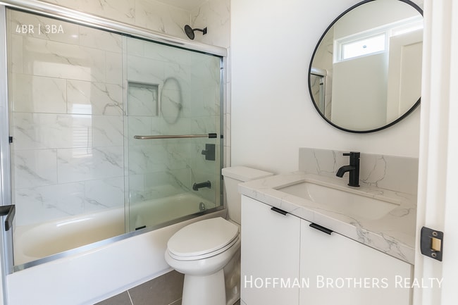 Building Photo - 4507 1/4 W 18th St