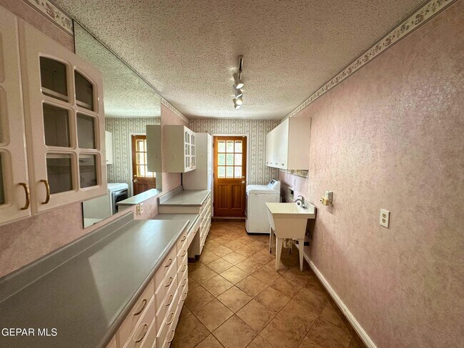Building Photo - 1067 Villa Linda Way