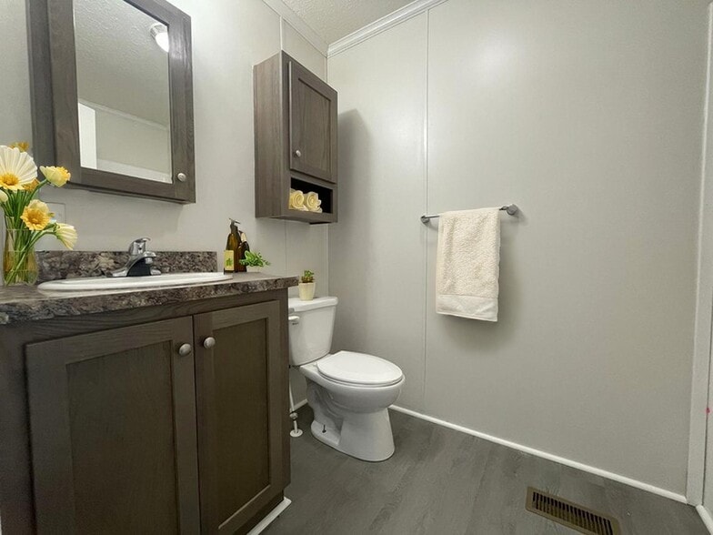 Building Photo - 15835 Marentette Dr