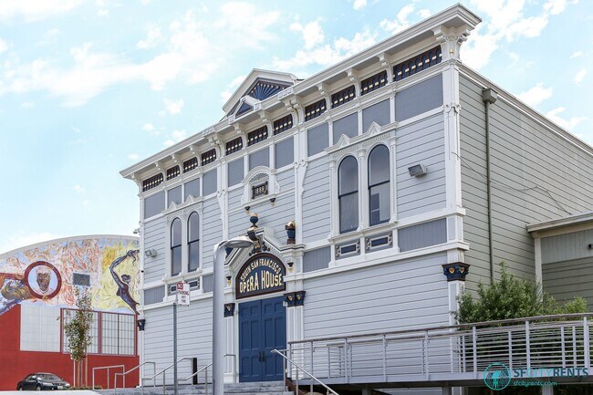 Building Photo - Bayview: Bi-Level 3 Bed 3 Bath w/ Parking,...