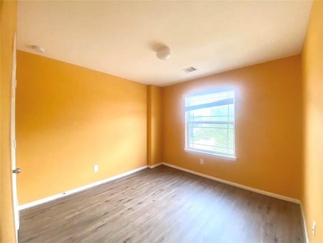 Building Photo - 20323 Mathis Landing Dr
