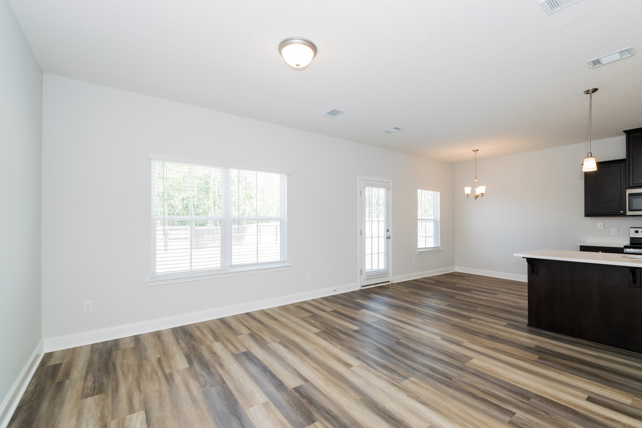 Building Photo - 135 Sugarberry Cir