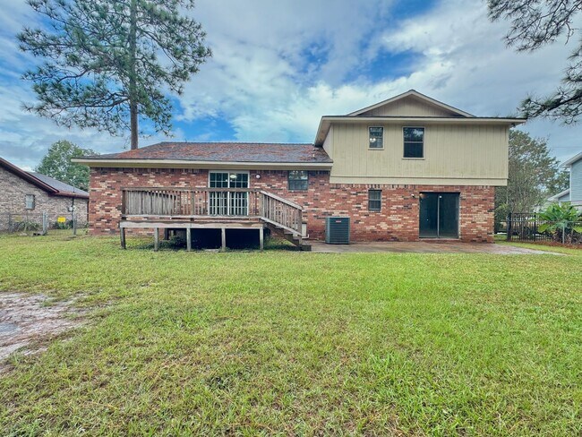Building Photo - AVAILABLE NOW [PET FRIENDLY]