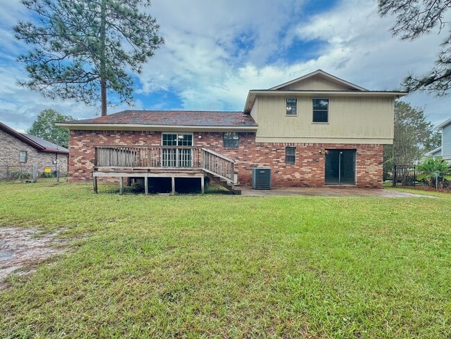 Building Photo - MOVE-IN READY!  [PET FRIENDLY]