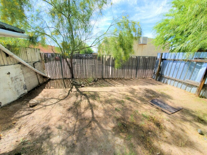 Building Photo - 309 W Jacinto St