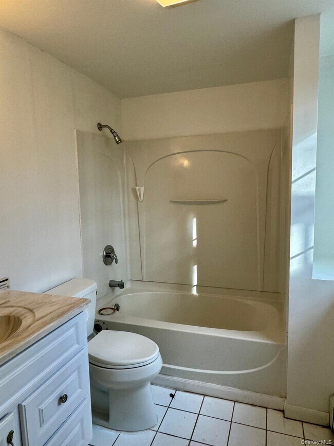 Building Photo - 18 Penny Ln