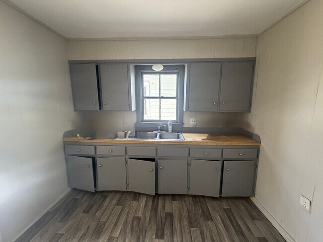 Building Photo - FOR RENT in LAFAYETTE!