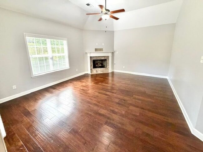 Building Photo - Now Leasing 4 Bedroom 3 Bath Home In Southeast Memphis off of Riverdale.