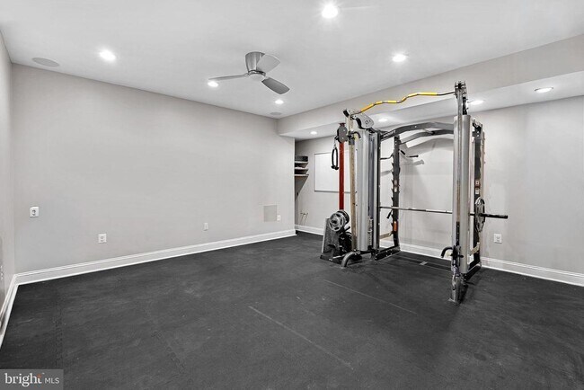 Building Photo - 8138 Rondelay Ln