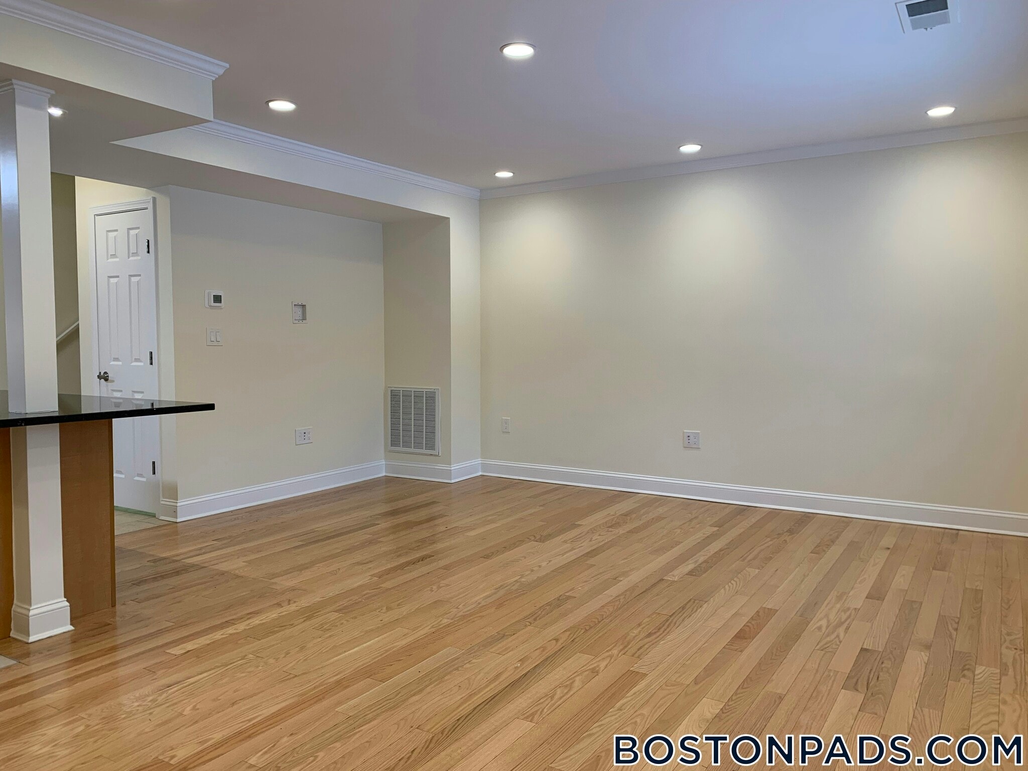 Building Photo - 172 Thornton Rd