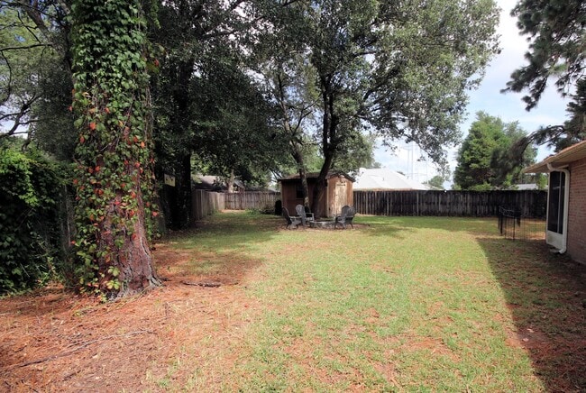 Building Photo - Lovely Cul-De-Sac Home in South Crestview
