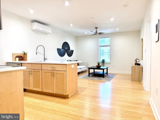 Building Photo - 1302 S 18th St