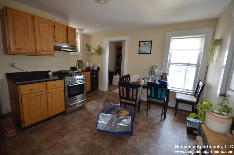 Building Photo - 53 W 7th St