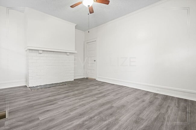 Building Photo - 202 1st St