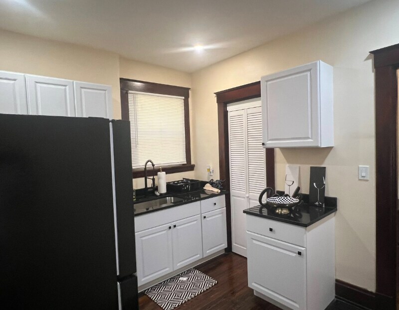 Building Photo - 2121 Burnet Ave