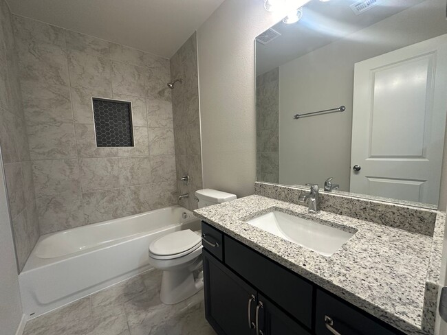 Building Photo - New - 4 bedroom in Bixby - Gated Community