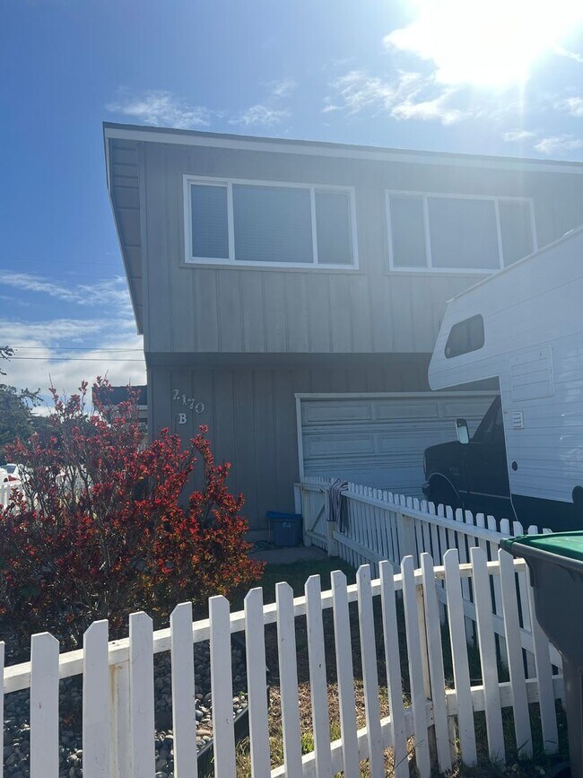 Building Photo - 2170 Seaview Ave