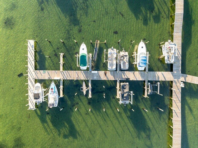 Building Photo - Brooks Landing