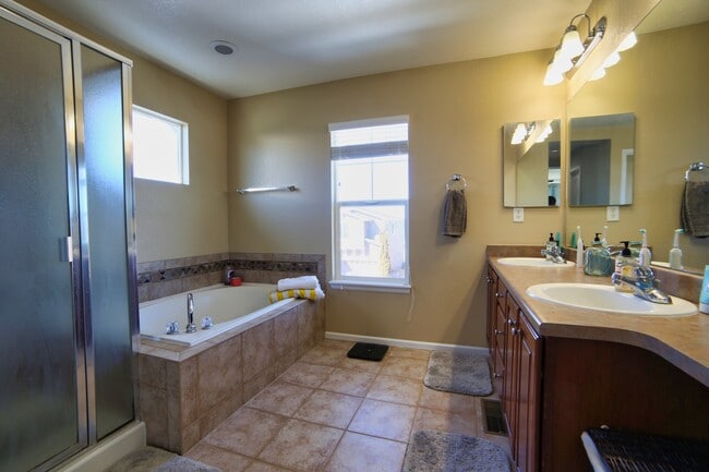 Master bath - 10926 Brooklawn Rd