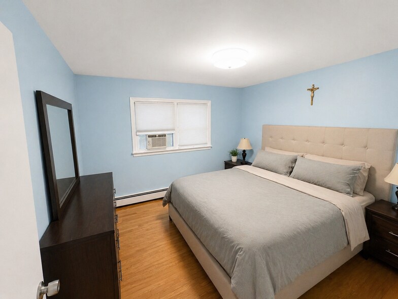 Building Photo - 901 Rabens Ave