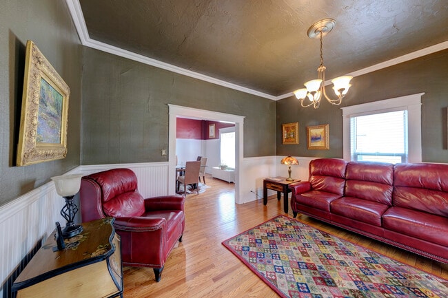 Building Photo - 317 W Brundage St