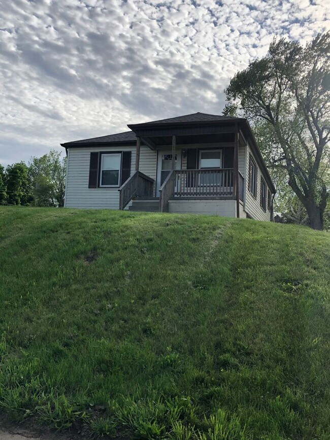 Building Photo - Spacious 2 Bed House!!