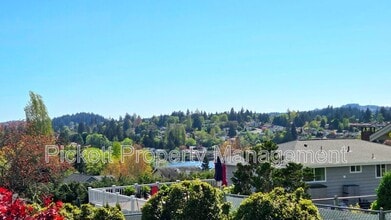 Building Photo - 307 E 30th St