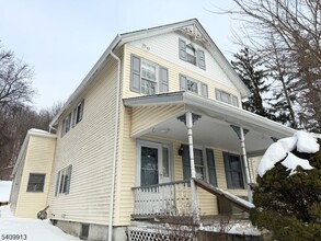 Building Photo - 147 Millbrook Ave