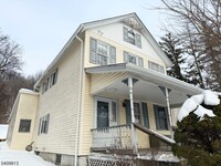 Building Photo - 147 Millbrook Ave